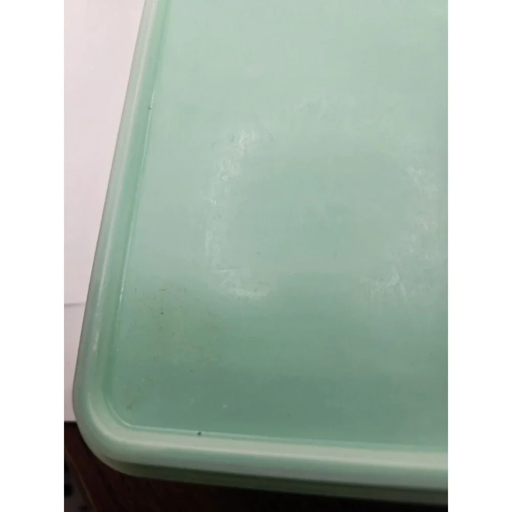 Tupperware Jadite Green Celery Keeper Container 782-8 w/Lid